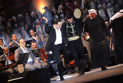 صابر الرباعي ... عند هياكل بعلبك وجدت طريقا جديدا ، وشكرا لبنان ,..
